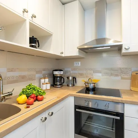 Apartament Ela *
