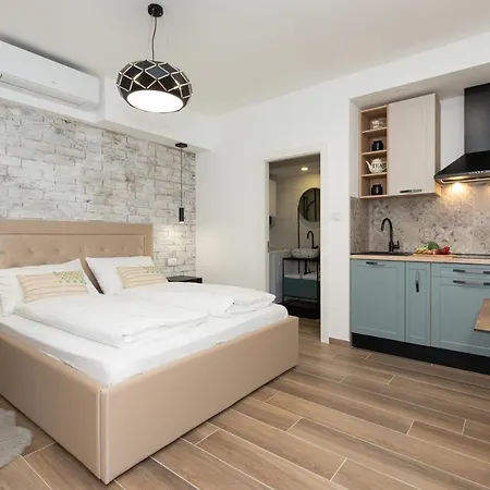 Apartament Ela *