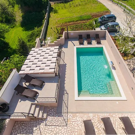 Apartament Ela *